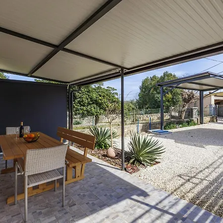 Mika By Interhome 度假居