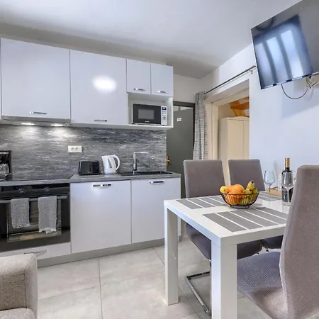 Mika By Interhome Holiday home Tar-Vabriga